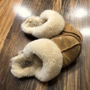 Girls UGG slipper